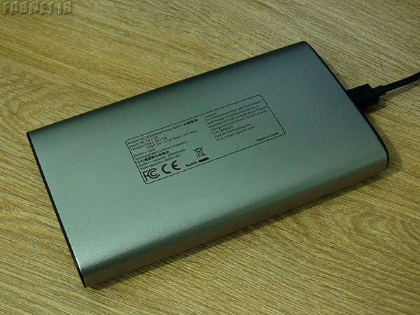 Apacer-B520-Power-bank-review-in-Farnet-02