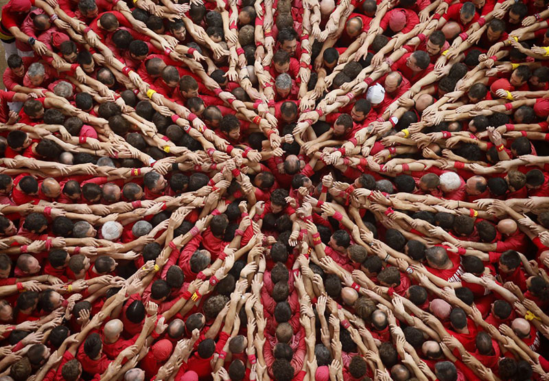 castellers-colla-joves-xiquets-de-valls-start-to-form-a-human-tower-called-castell-during-a-biannual-competition-in-tarragona-city-october-5-2014-the-formation-of-human-towers-is-a-tradition-in-the-area-of-catalonia