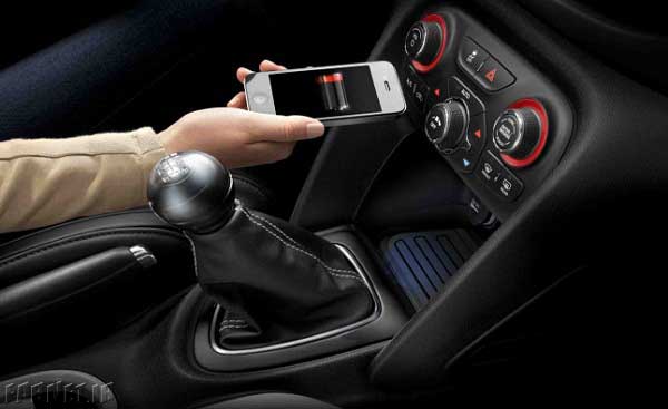 2013-Mopar-wireless-in-car-charger
