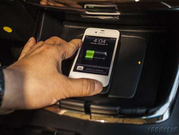 qi-wireless-charging--in-2013-toyota-avalon-limited