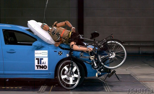 external-airbags-to-protect-cyclists-hit-by-cars
