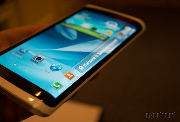 Samsung-curved-smartphone
