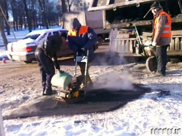 Russians asphalt over snowed roads 02