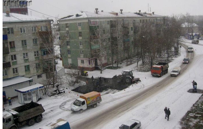 Russians asphalt over snowed roads 07