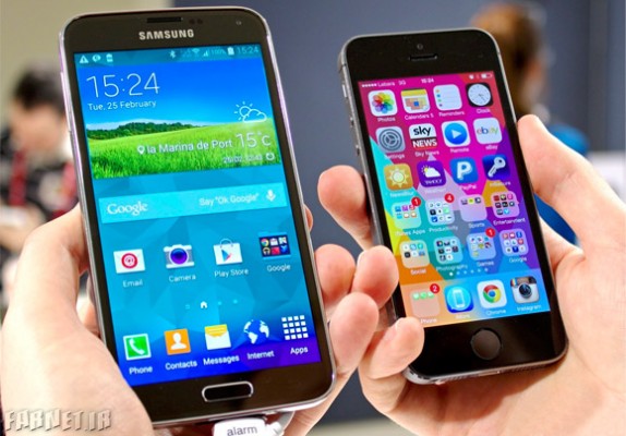 Galaxy-S5-vs-iPhone-5S