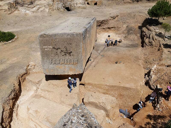 the-Largest-Stone-Block-Ever-Carved-By-Human-Hands-in-Baalbek