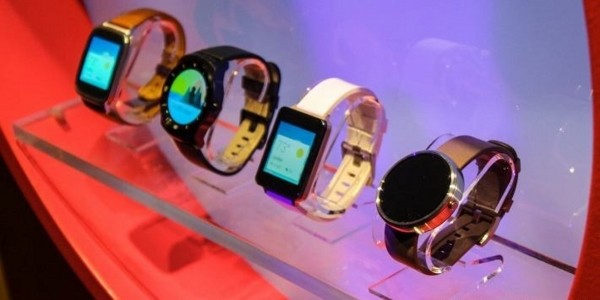 LG-G-Watch-Sony-Smartwatch-3-Moto-360-LG-G-Watch-R-Android-Wear