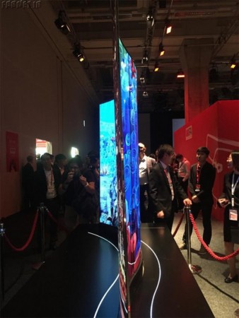 LG-Double-Sided-OLED-display-1