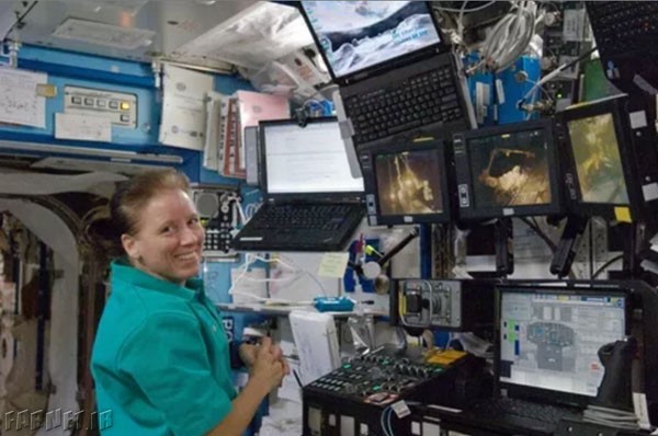 laptops on iss 1