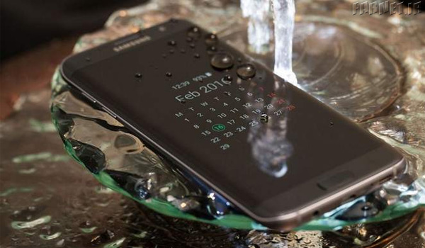 Galaxy-S7-edge-water-resistance