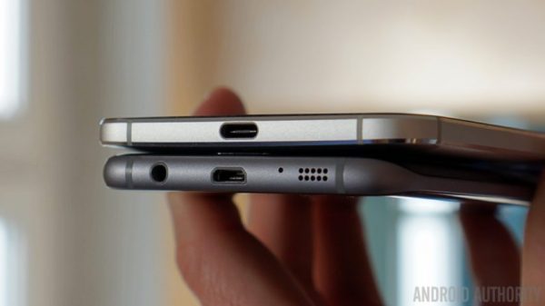 Nexus-6P-vs-Samsung-Galaxy-S7-Edge-charging-port-840x472