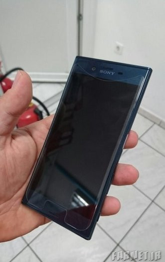 Sony-Xperia-F8331---front