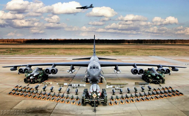 بمب افکن B52