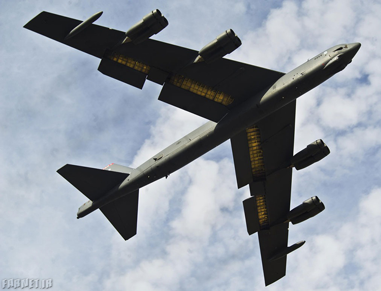 بمب افکن B52
